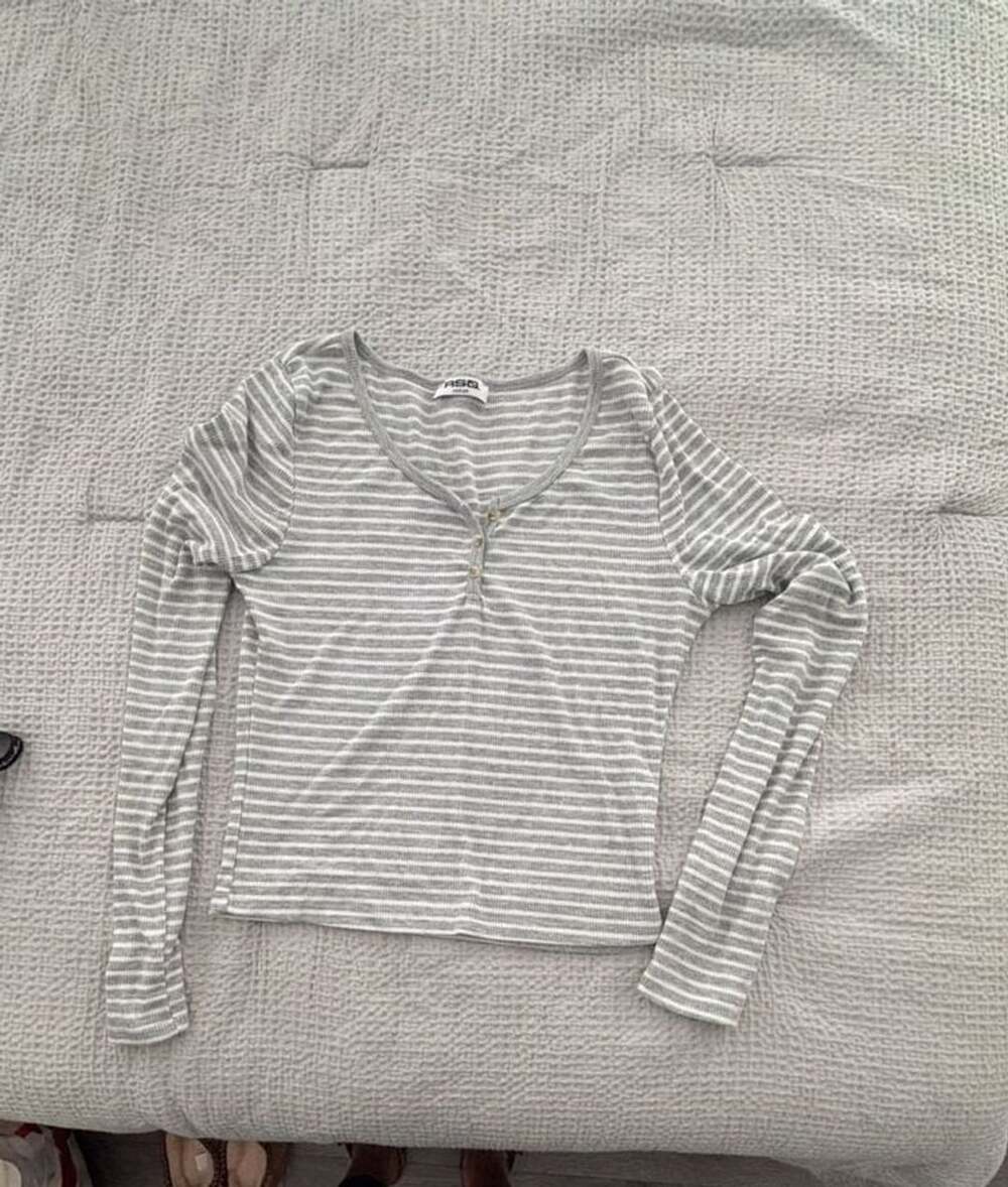 RSQ Grey and White Striped Long Sleeve Ribbed Henley Top Medium